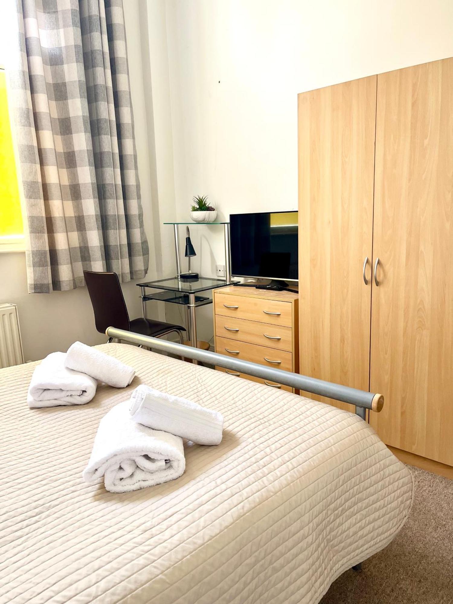 Ambrose Apartments Cheltenham Ngoại thất bức ảnh